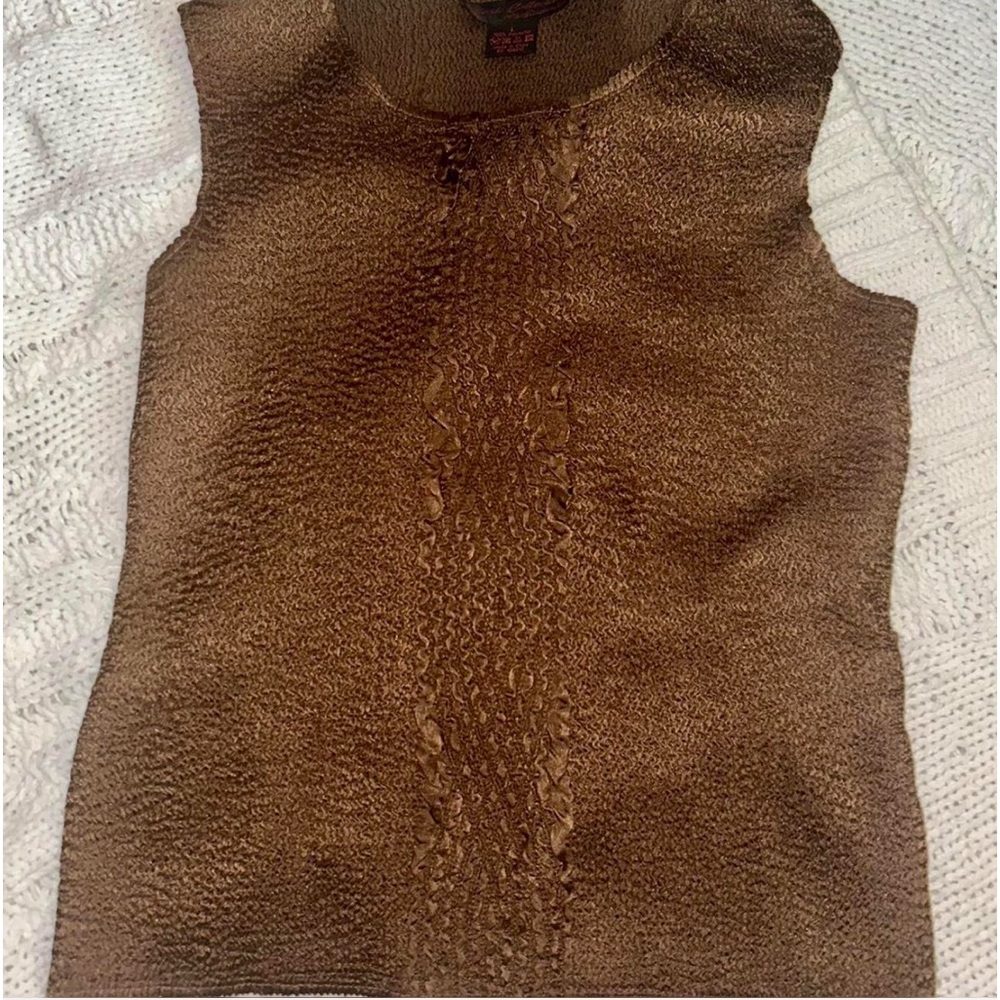 Vintage Brown Tank Top from the Early 2000s 🌟